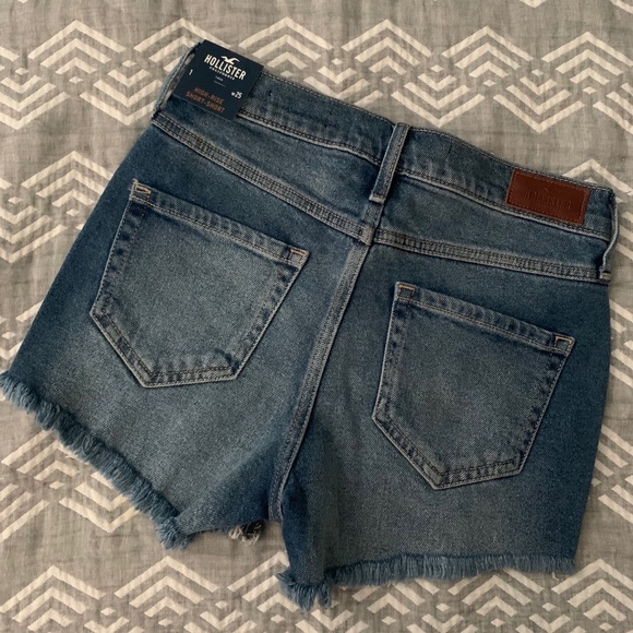 Hollister High-Rise Short-Short NWT size 1 - Picture 2 of 3